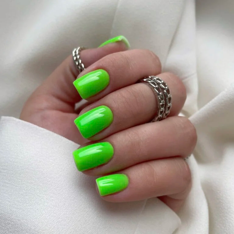 NAILSOFTHEDAY Gel Polish Lime – особливий неоново-салатовий гель-лак, що перекривається в один шар, 10 мл