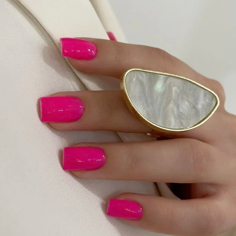 NAILSOFTHEDAY Gel Polish Barbie – особливий неоново-рожевий гель-лак, що перекривається в один шар, 10 мл