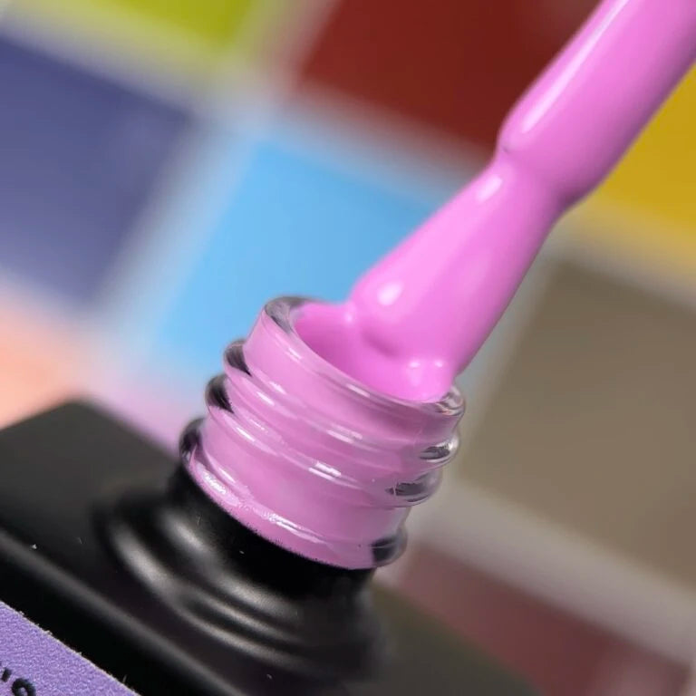 NAILSOFTHEDAY Gel polish Pantone2025/5 — лавандово-рожевий гель–лак для нігтів, що перекриває в один шар, 10 мл