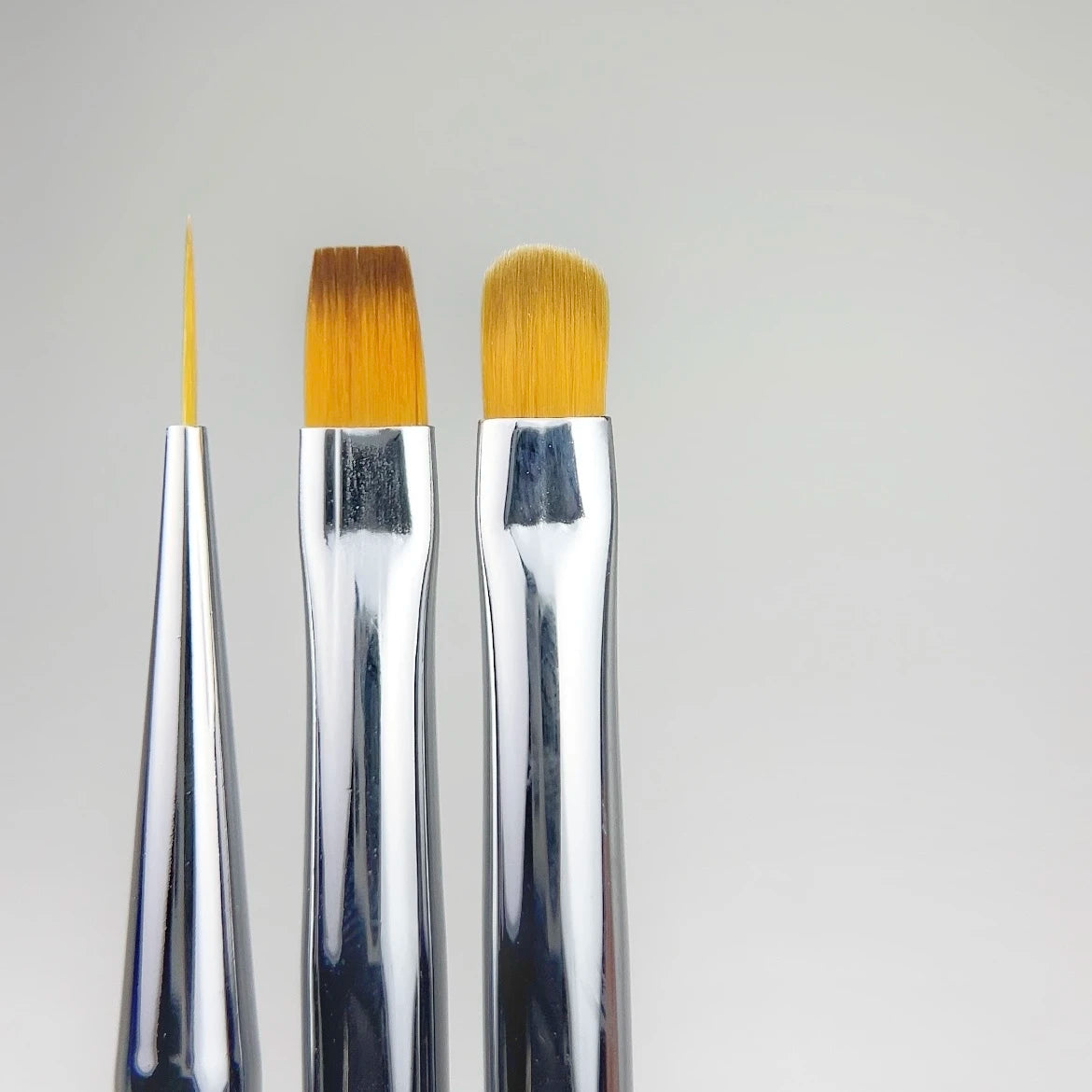 Набір пензлів Nail Art Brush від Nailsofthenight — лайнер 10 мм, квадрат та овал зі зручною прозорою ручкою з переливаючим ефектом