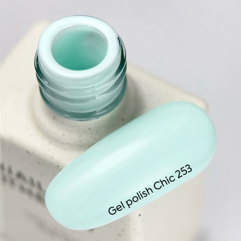 NAILSOFTHEDAY Gel polish Chic 253 — пастельно-бірюзовий гель-лак, що перекривається в один шар, 10 мл