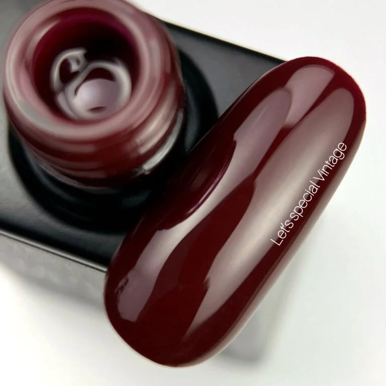 NAILSOFTHEDAY Gel Polish Vintage — класичний бордовий гель-лак для нігтів, що перекриває в один шар, 10 мл