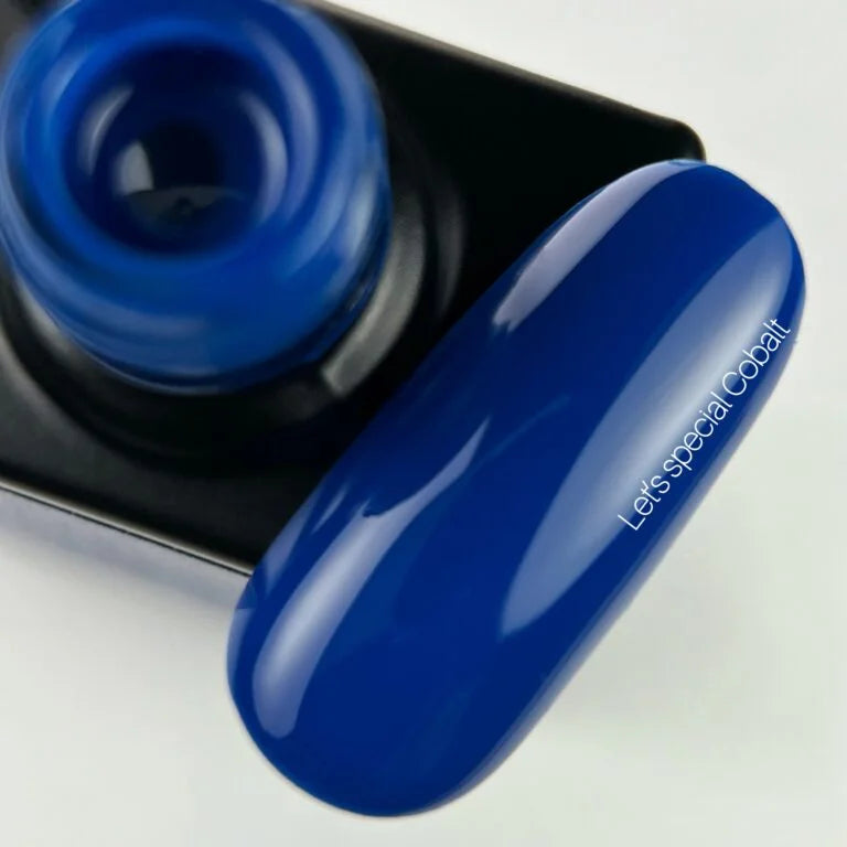 NAILSOFTHEDAY Gel Polish Cobalt — насичено-синій гель-лак, що перекривається в один шар, 10 мл