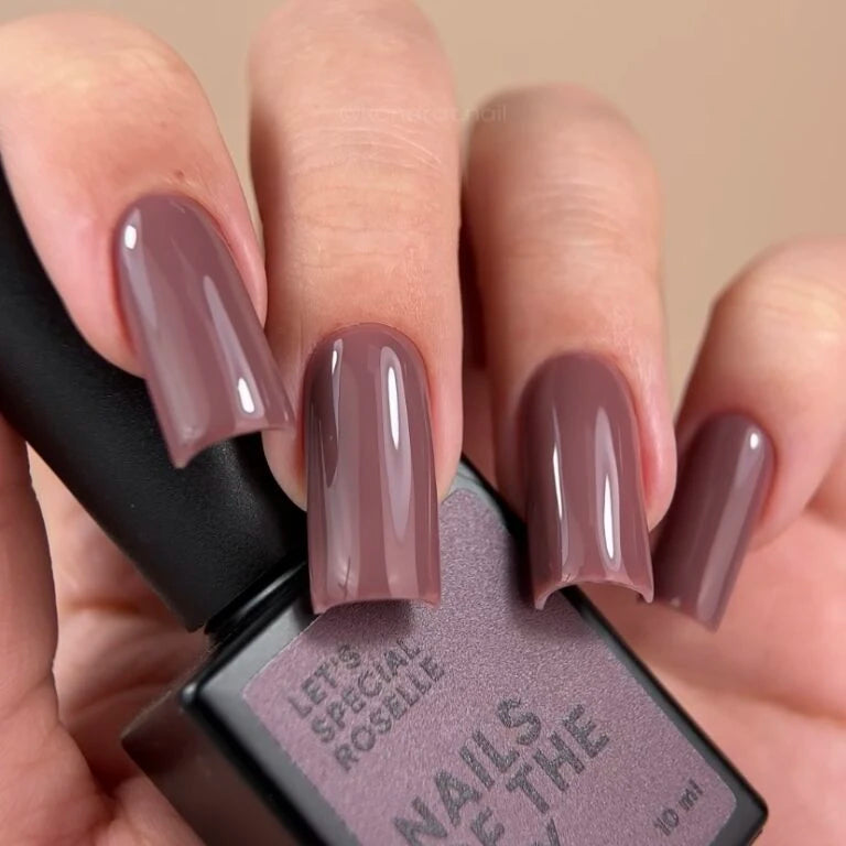 NAILSOFTHEDAY Gel Polish Roselle — сіро-ліловий гель-лак для нігтів, що перекриває в один шар, 10 мл