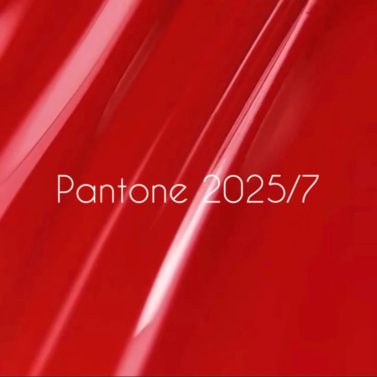 NAILSOFTHEDAY Gel polish Pantone2025/7 — класичний червоний гель–лак для нігтів, що перекриває в один шар, 10 мл