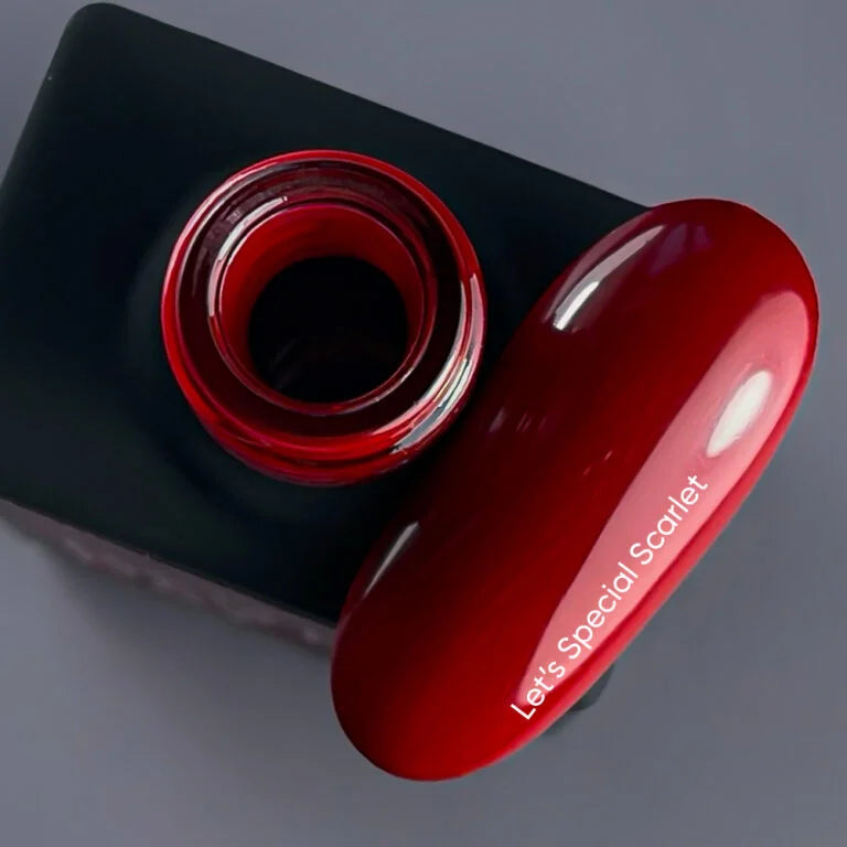 NAILSOFTHEDAY Gel Polish Scarlet — червоно-багряний гель-лак, що перекривається в один шар, 10 мл