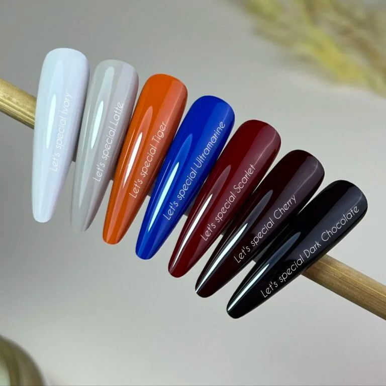 NAILSOFTHEDAY Gel Polish Scarlet — червоно-багряний гель-лак, що перекривається в один шар, 10 мл