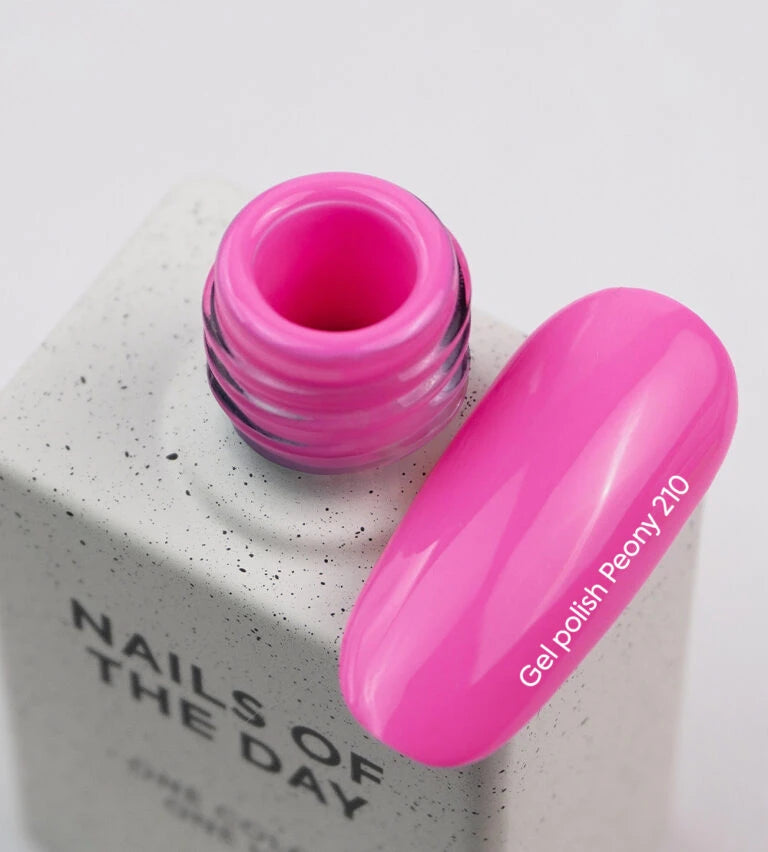 NAILSOFTHEDAY Gel Polish Peony 210— теплий насичений рожевий гель–лак для нігтів, що перекриває в один шар, 10 мл