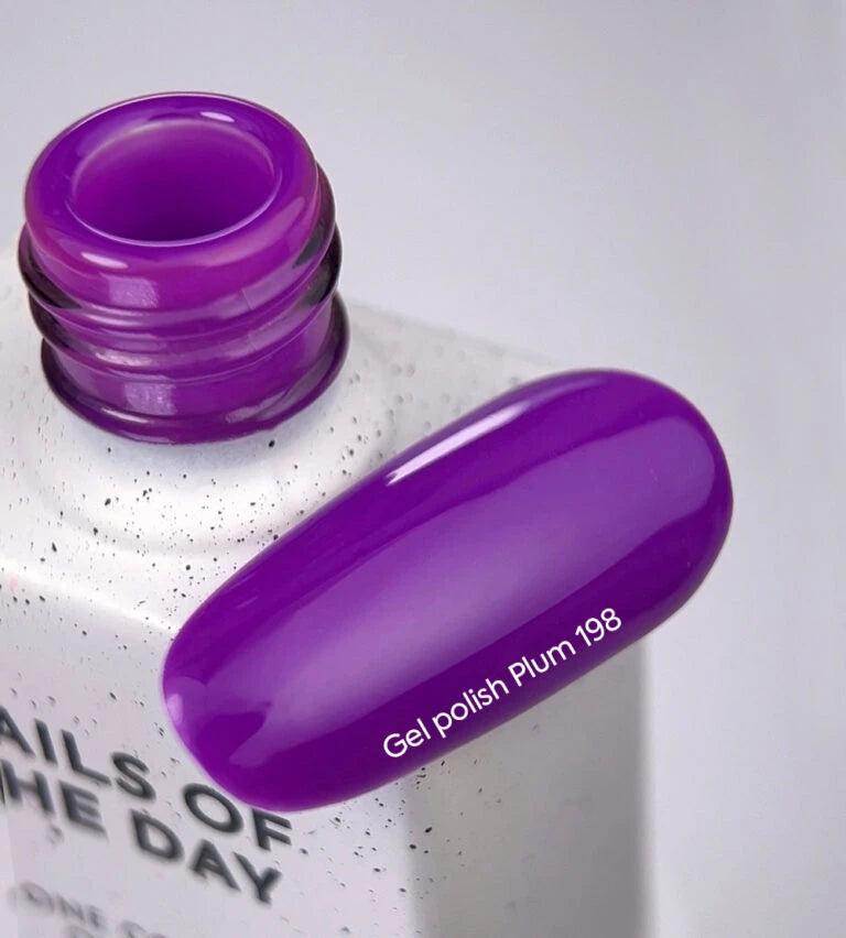 NAILSOFTHEDAY Gel Polish Plum — сливово-фіолетовий гель-лак, що перекривається в один шар, 10 мл